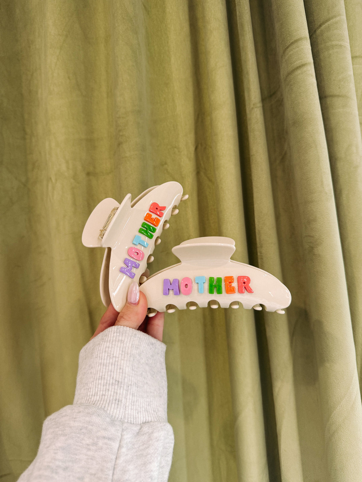 ETTA OG | mother hair clip