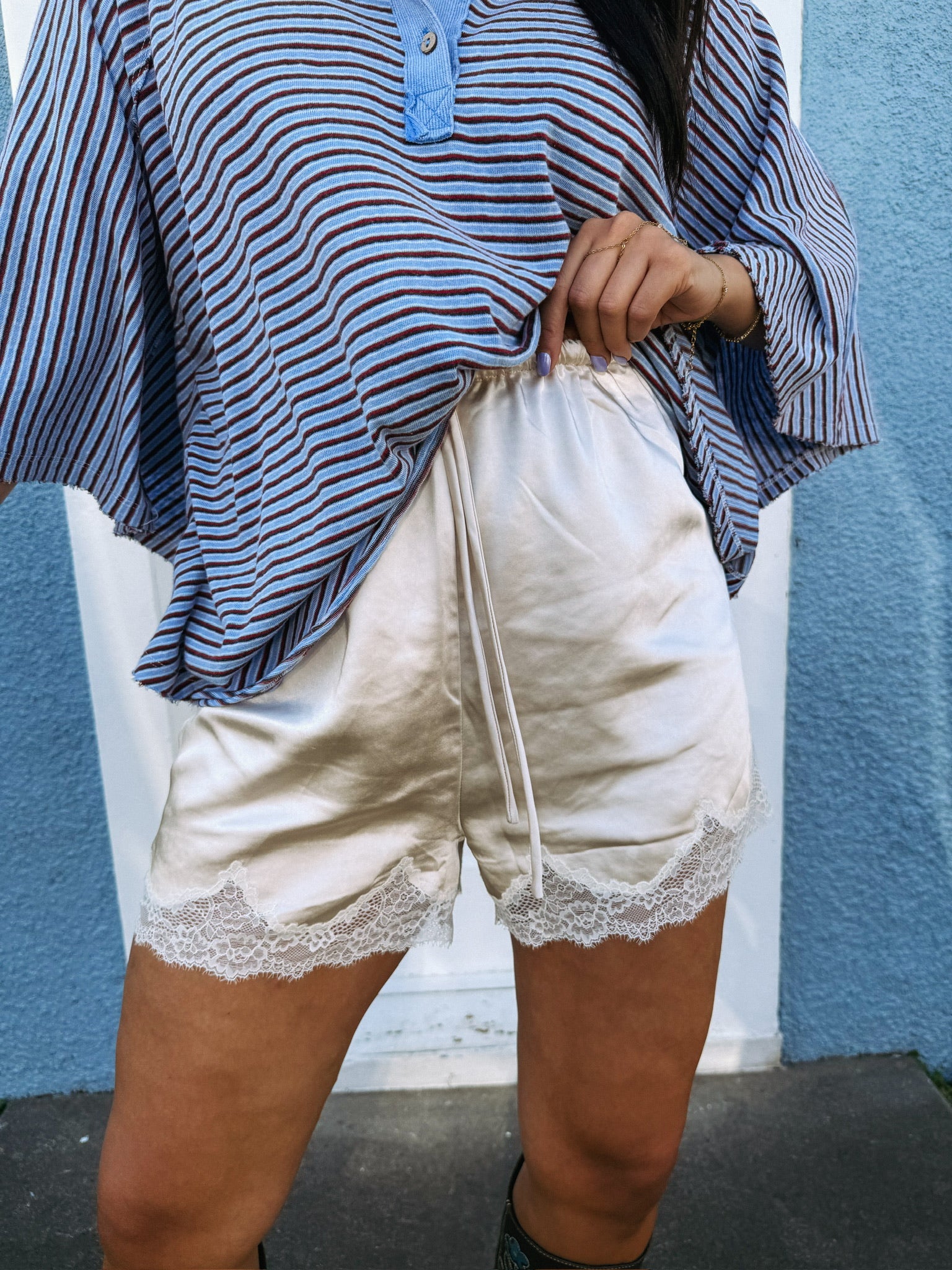 easy on me lace shorts - cream