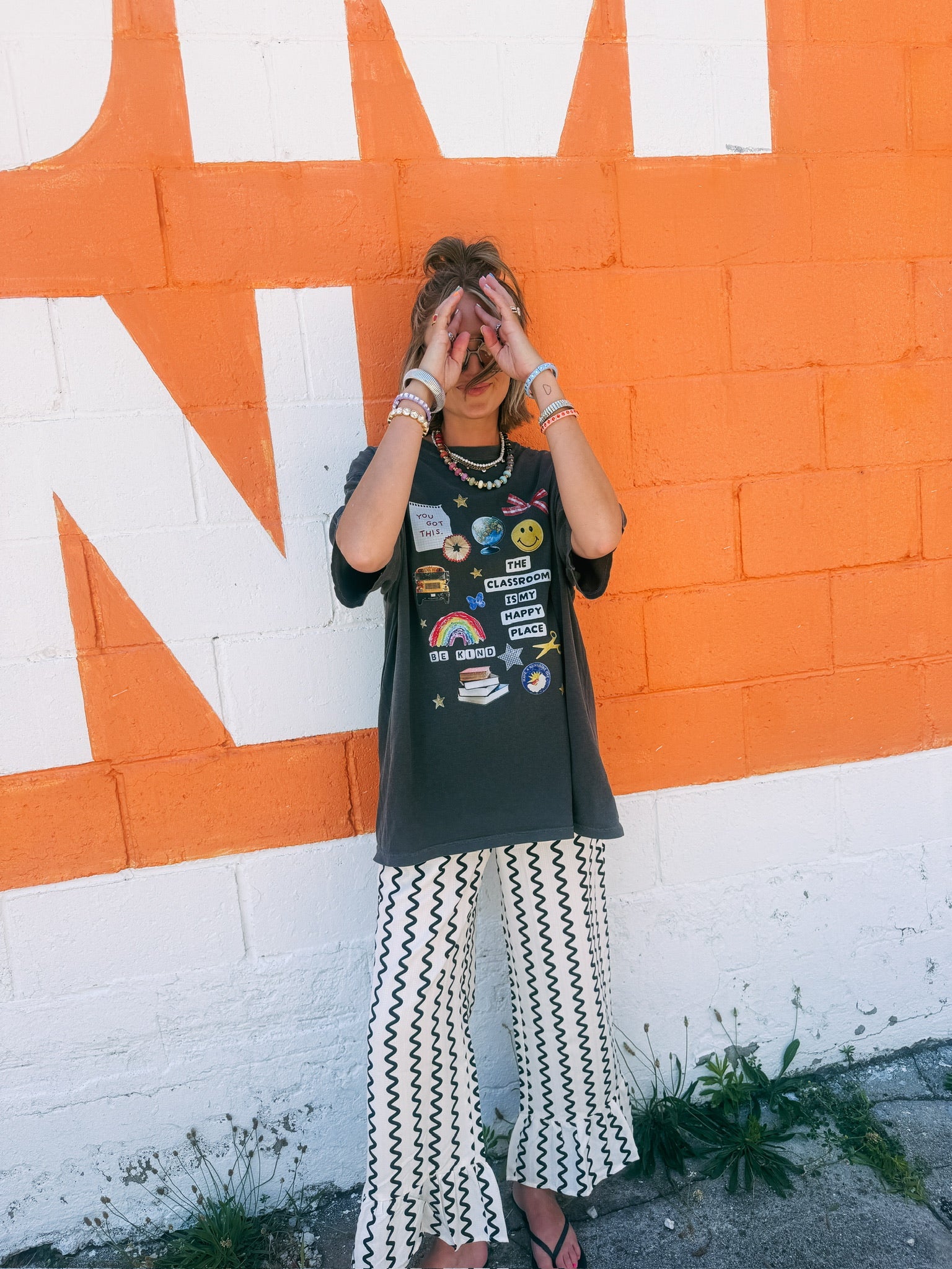 ETTA OG | classroom is my happy place graphic tee - charcoal