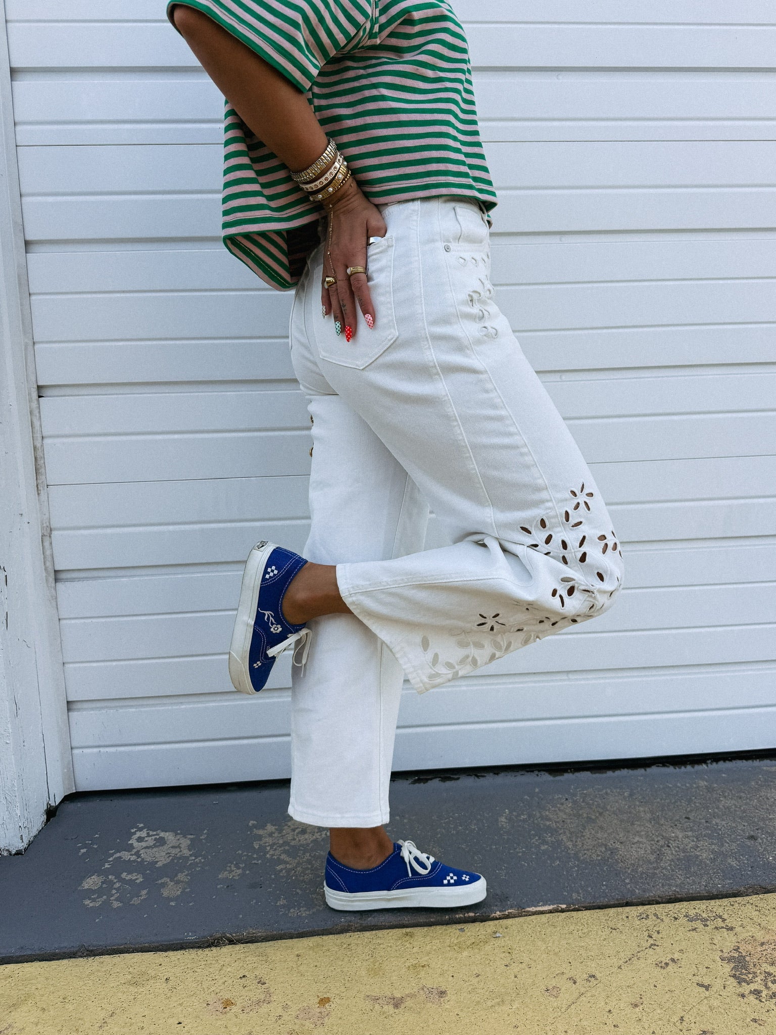 azalea eyelet barrel jeans - white