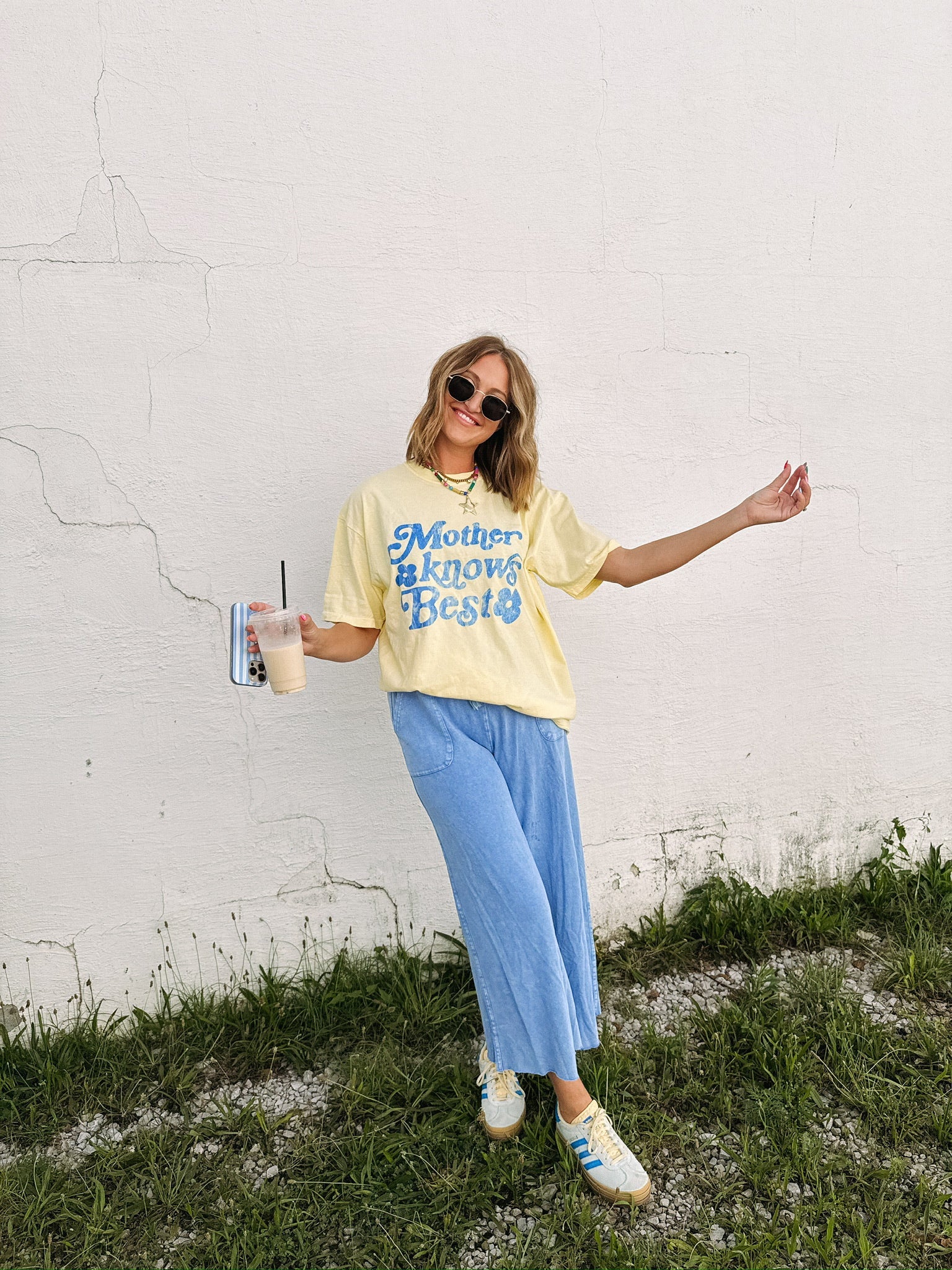 ETTA OG | mother knows best graphic tee - butter yellow / blue