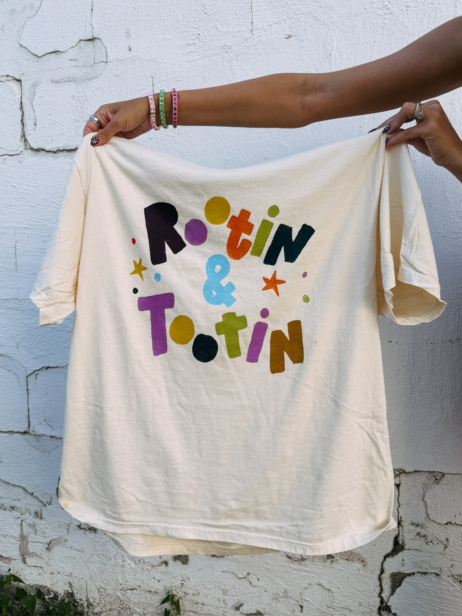 ETTA OG | rootin' and tootin' graphic tee - ivory / multicolor